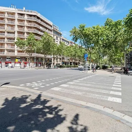 The Collection - Arc De Triomf Modern And Bright 2bd 2bth